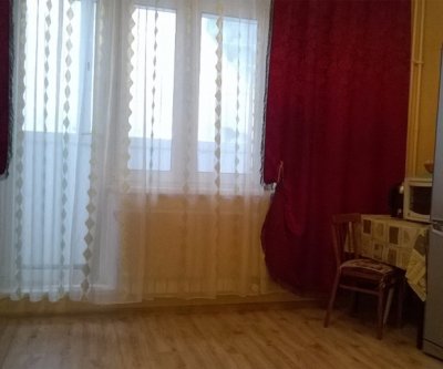 Квартира ждет вас — посуточно: Челябинск, улица Братьев Кашириных, фото 3
