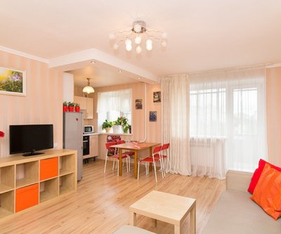 Уютная 2-комнатная квартира: Екатеринбург, улица Азина, фото 1
