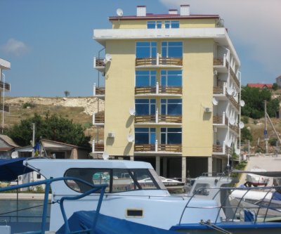 Двухкомнатная квартира на берегу моря: Севастополь, улица Рыбацкий Причал, фото 1