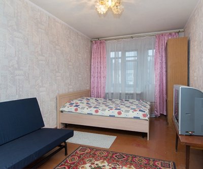 Теплая недорогая квартира: Екатеринбург, улица Гагарина, фото 1