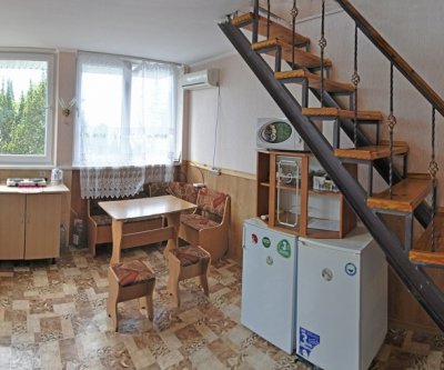 Уютная трехкомнатная квартира в двух уровнях с видм на море: Симеиз, Советская улица, фото 3