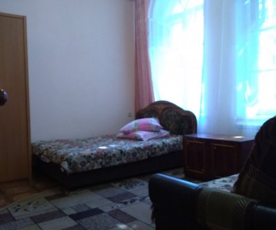 Посуточно сдается уютная 1-комнатная квартира в центре г. Ялта: Ялта, улица Кирова, фото 1