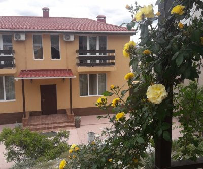 Гостевой дом «Карамель»: Севастополь, Волнистая улица, фото 1