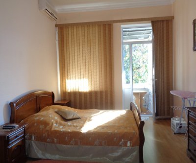 2-комнатная квартира с просторной кухней и балконом на Игнатенко: Ялта, улица Игнатенко, фото 1