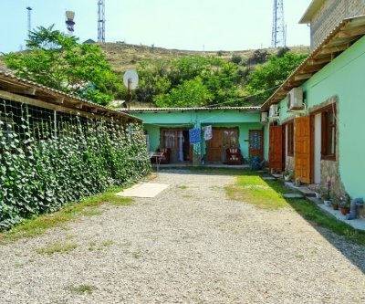 «Эмилия» мини-гостиница в Судаке: Судак, улица Льва Бруни, фото 1