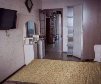 3-комнатная квартира, проспект Комсомольский, 43б: Кемерово, проспект Комсомольский, фото 1