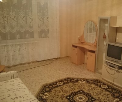 Чистая уютная квартира ждет гостей: Новосибирск, улица Полевая, фото 1