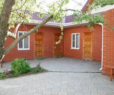 Гостевой дом «Уютный дворик»: Кучугуры, Таманская улица, фото 3