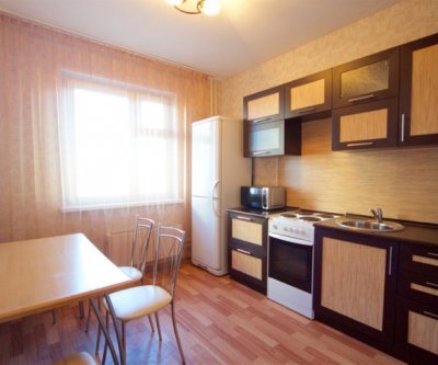 Двухкомнатная квартира возле Планеты: Красноярск, улица Алексеева, фото 1