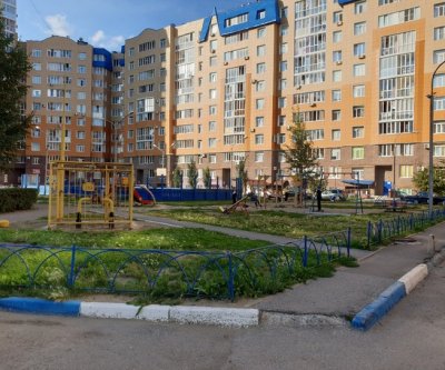 Новый дом, Мега, автовокзал: Омск, проспект Комарова, фото 2