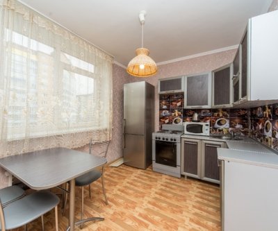 2-комн. квартира посуточно, 56 м², 4/9 эт.: Красноярск, улица Алексеева, фото 1