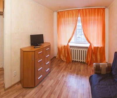 Уютная квартира посуточно: Новосибирск, улица Титова, фото 1