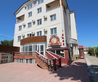 Отель «Александр Великий»: Витязево, улица Горького, фото 1
