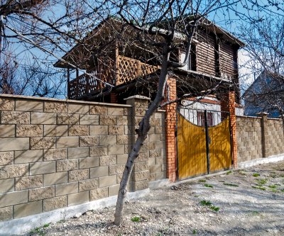 Дом из бруса с большой беседкой: Севастополь, улица Сухий, фото 2