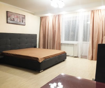 Комфортная квартира в тихом центре: Барнаул, улица Чкалова, фото 1
