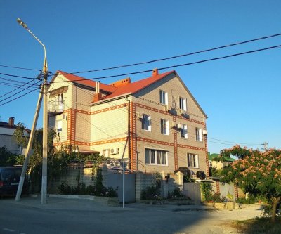 Гостевой дом Кипарис: Геленджик, Кипарисовая улица, фото 1