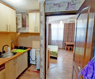 Уютная квартира с удобствами под ключ в 100 метров от моря.: Алушта, улица Ленина, фото 3