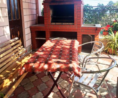 Комфортный номер с зеленым двориком и мангалом.: Алупка, улица Калинина, фото 2