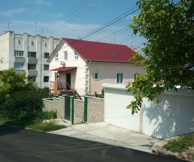 «У Светланы» сдается комната с балконом в частном доме: Севастополь, улица Лизы Чайкиной, фото 1