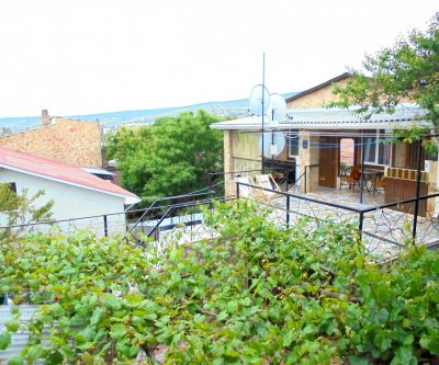 Двухкомнатный домик с террасой на 3-7 человек в Феодосии: Феодосия, Военно-морской переулок, фото 1