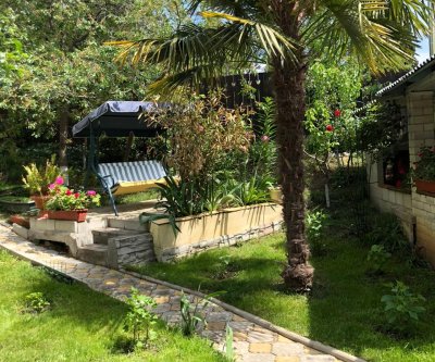 Сдаётся дом с садом и отдельным двором в спальном районе Гурзуфа: Гурзуф, Коммунальная улица, фото 5