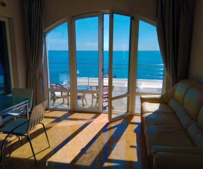Апартаменты «Сон у моря» #703 в отеле Palmira Palace ****: Курпаты, Алупкинское шоссе, фото 1