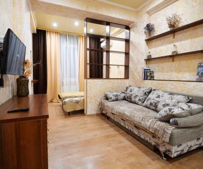 Квартира в центе рядом с Приморским бульваром: Севастополь, улица Сенявина, фото 1