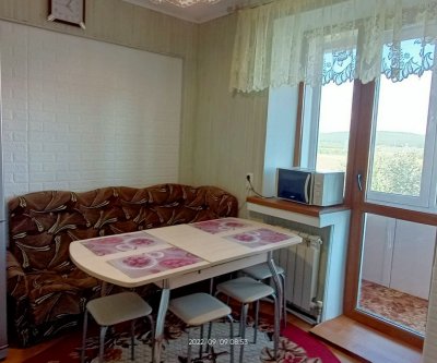Уютная благоустроенная квартира с панорамным видом на Белую Скалу: Белогорск, Нижнегорская улица, фото 2