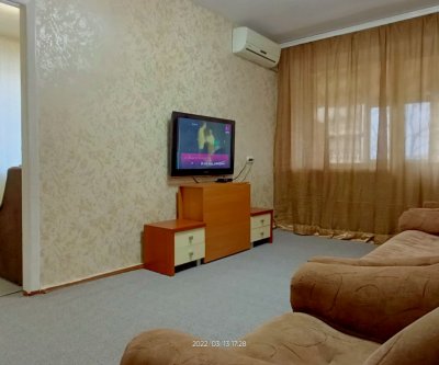 Уютная благоустроенная квартира в центре: Белогорск, Нижнегорская улица, фото 1