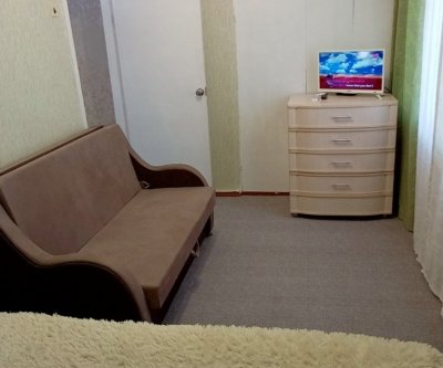 Уютная благоустроенная квартира в центре: Белогорск, Нижнегорская улица, фото 3